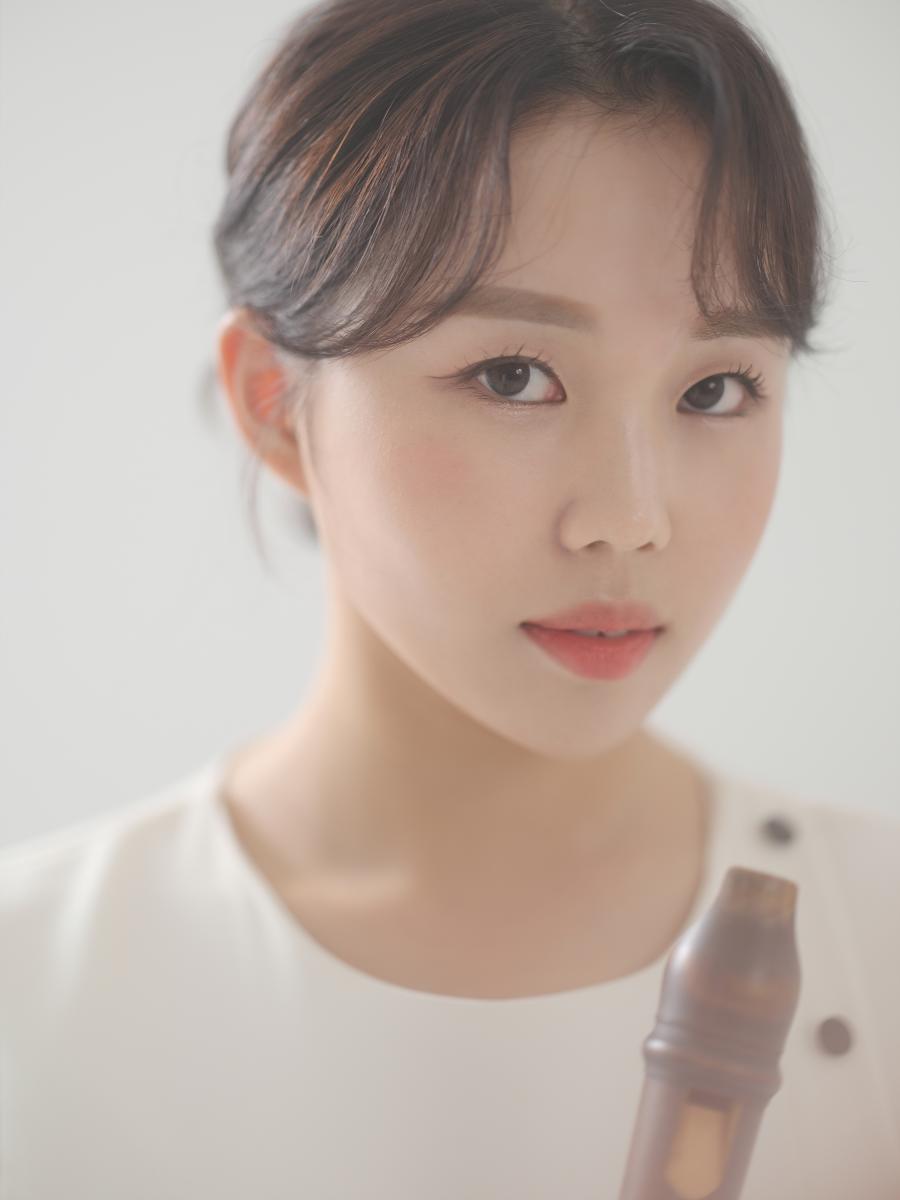연주자 프로필 · 리코더와 블랙 드레스 | 역삼 스튜디오밥스